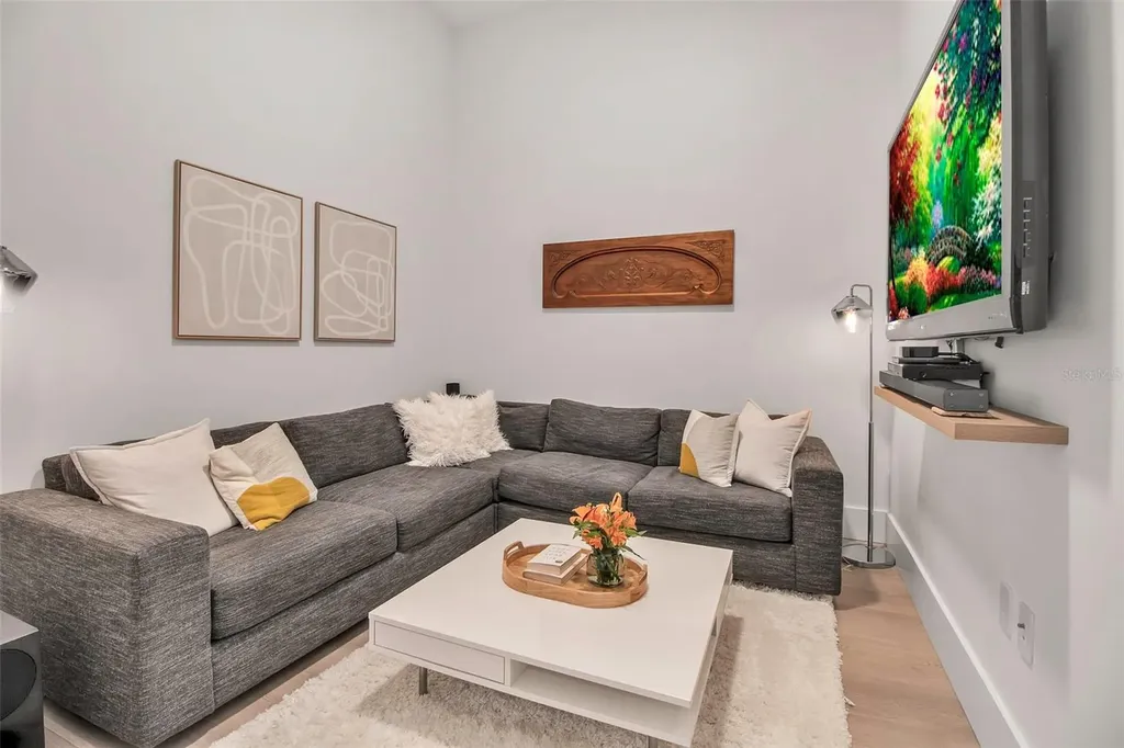 301 Quay Commons Sarasota FL 34236