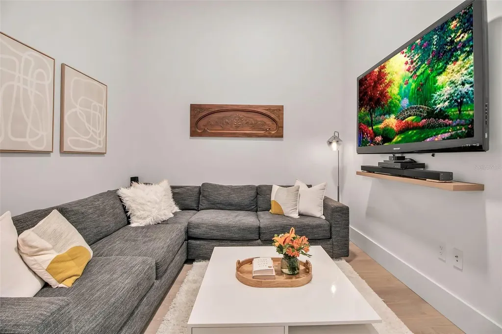 301 Quay Commons Sarasota FL 34236