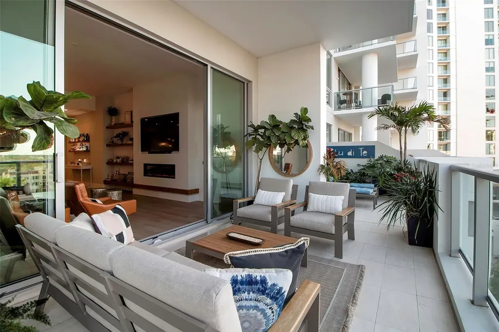 301 Quay Commons Sarasota FL 34236