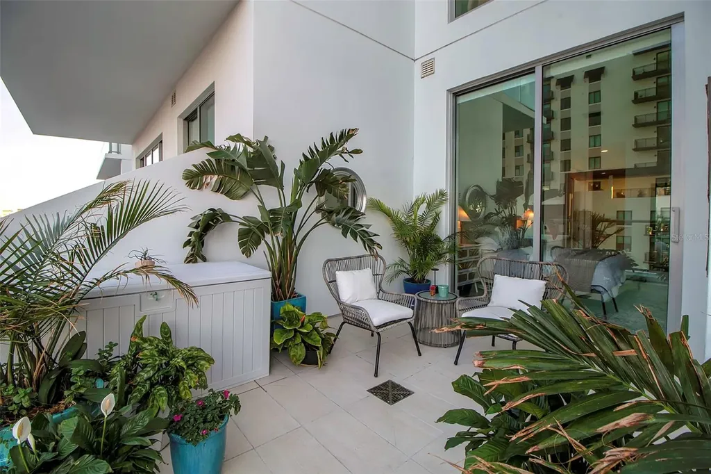 301 Quay Commons Sarasota FL 34236