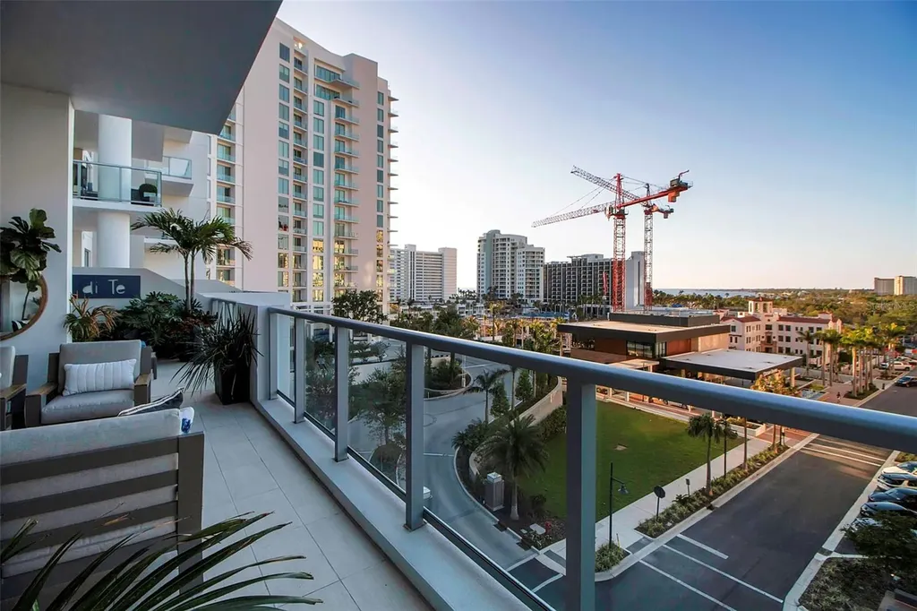 301 Quay Commons Sarasota FL 34236