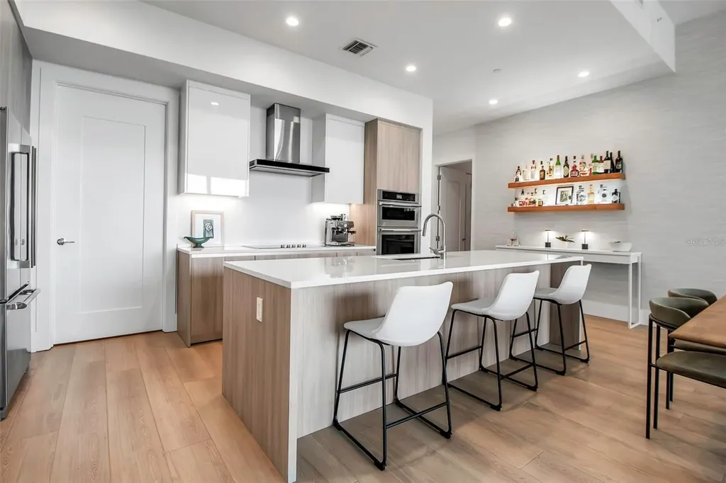 301 Quay Commons Sarasota FL 34236