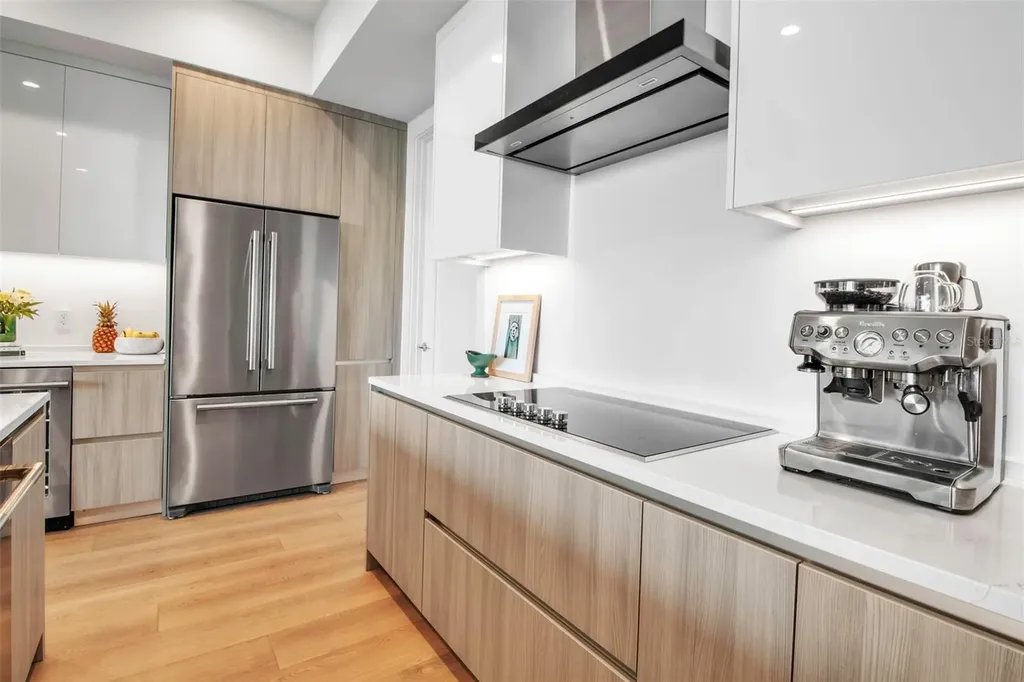 301 Quay Commons Sarasota FL 34236