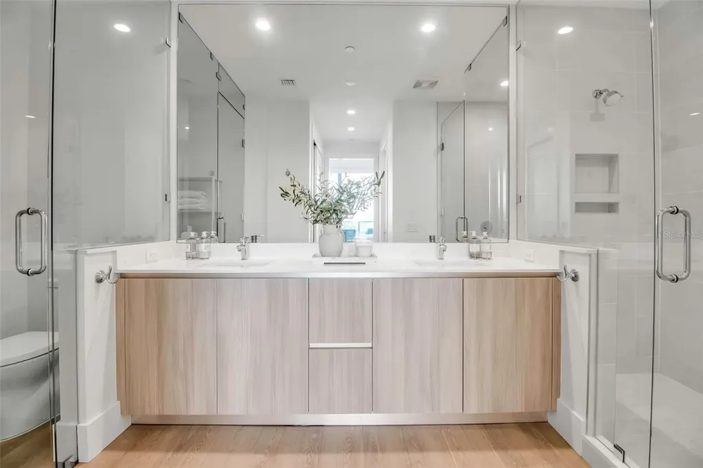 301 Quay Commons Sarasota FL 34236