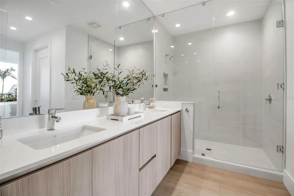 301 Quay Commons Sarasota FL 34236