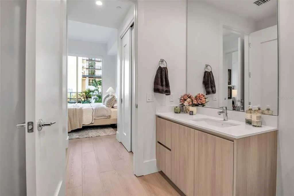 301 Quay Commons Sarasota FL 34236