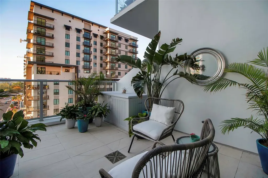 301 Quay Commons Sarasota FL 34236