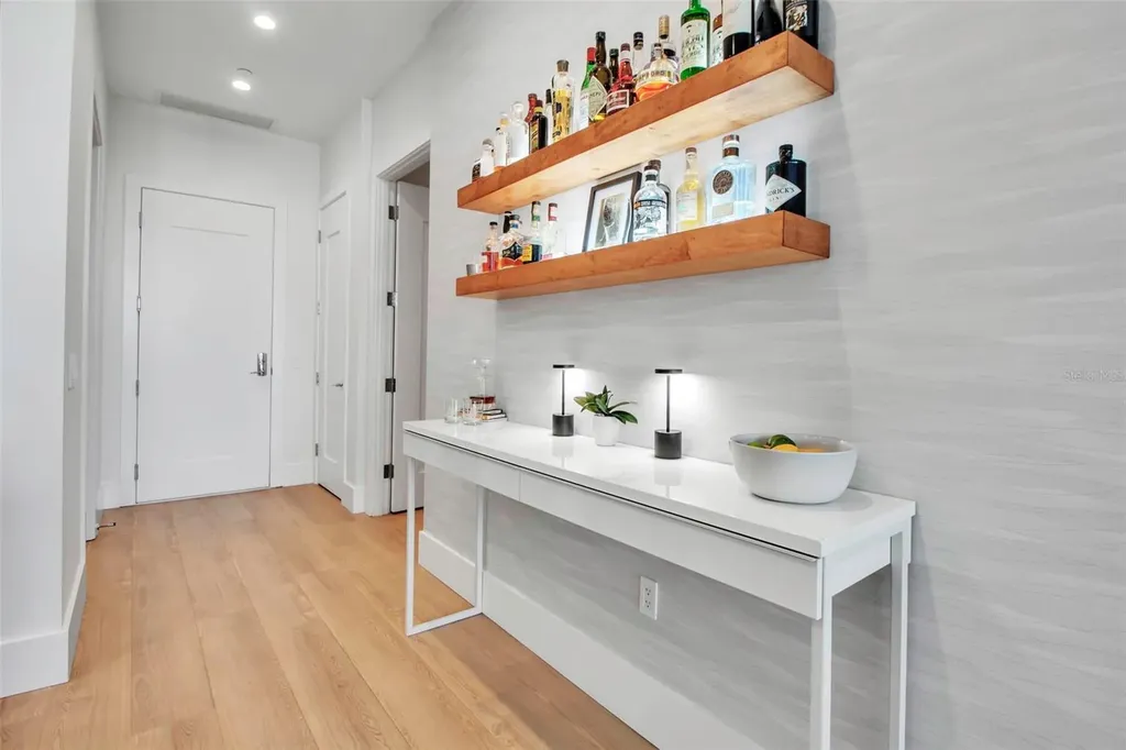 301 Quay Commons Sarasota FL 34236