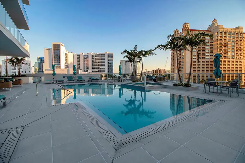 301 Quay Commons Sarasota FL 34236