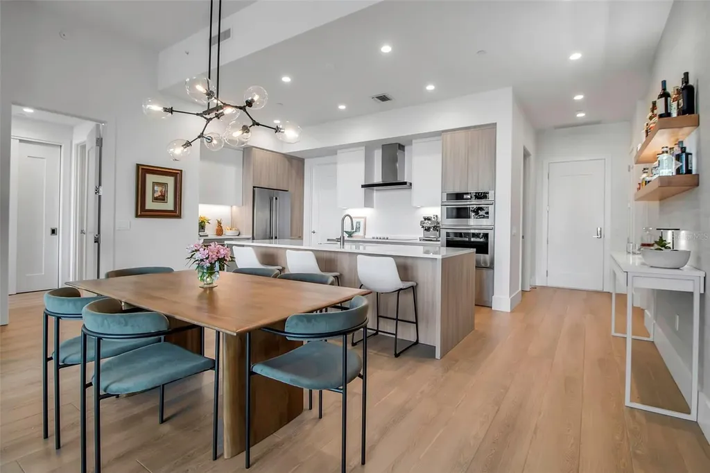 301 Quay Commons Sarasota FL 34236