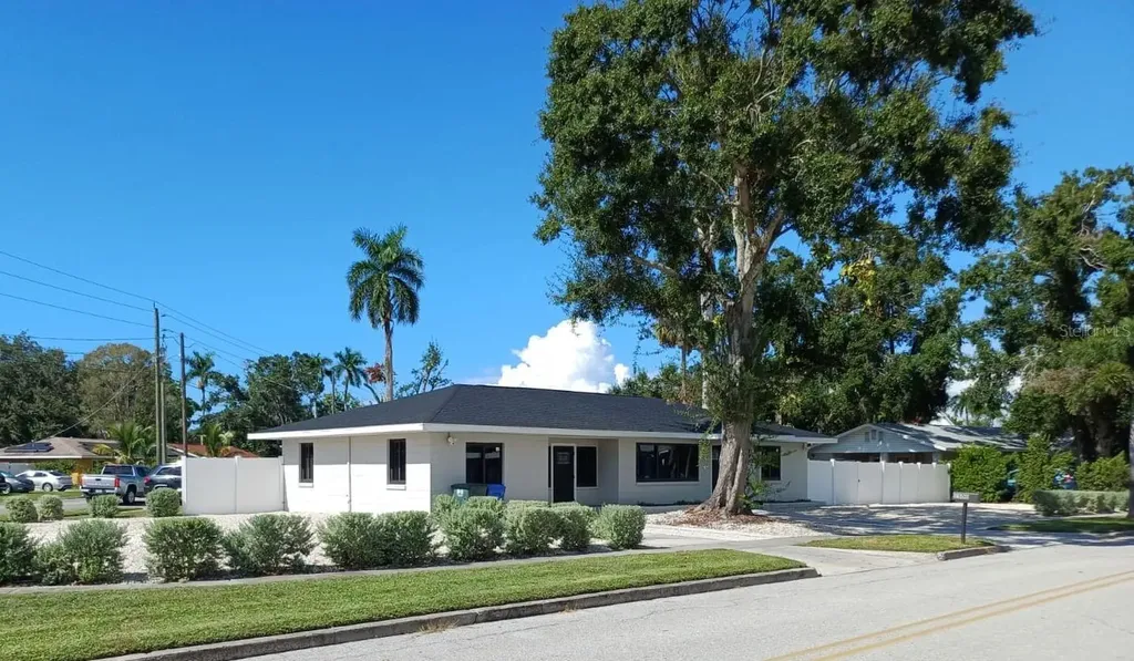 2506 18th Avenue W Bradenton FL 34205
