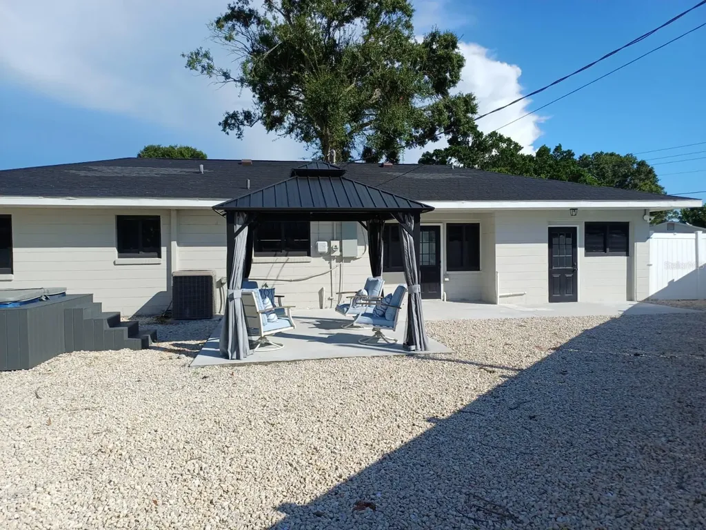 2506 18th Avenue W Bradenton FL 34205