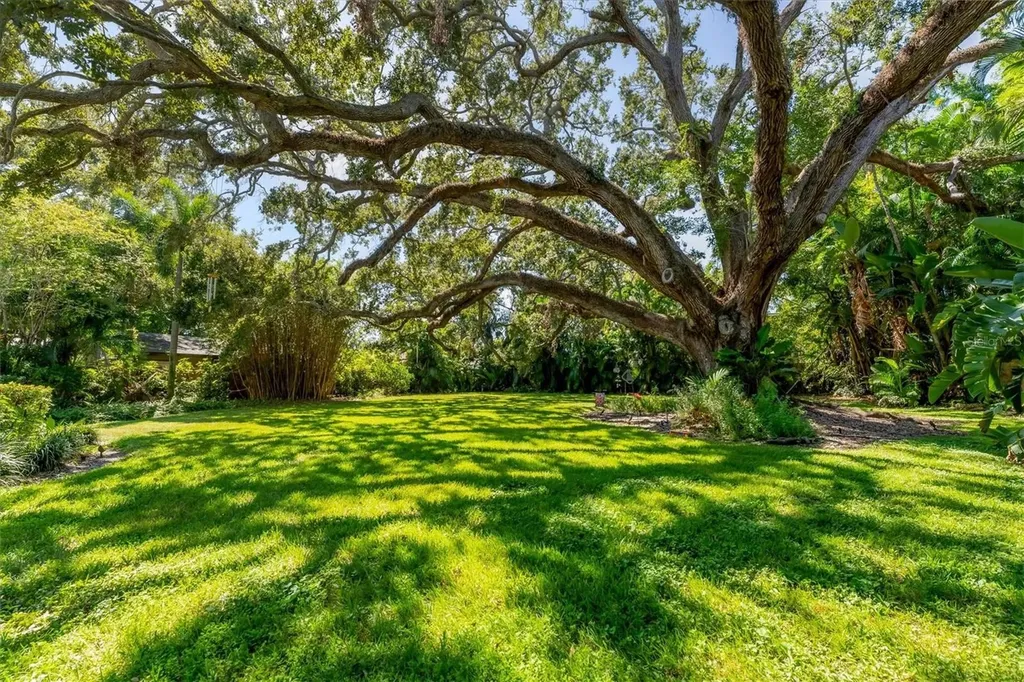 1002 22nd Street W Bradenton FL 34205