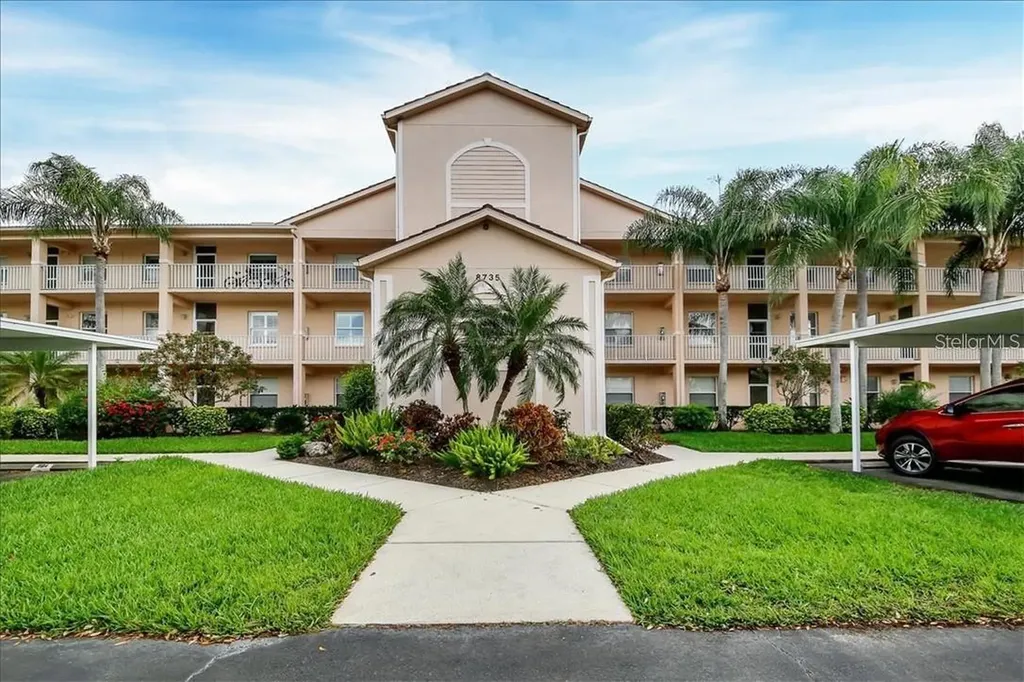 8735 Olde Hickory Avenue Sarasota FL 34238