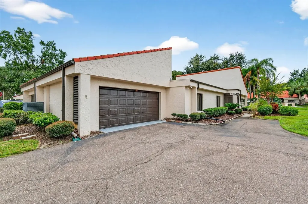 107 Seville Court N Plant City FL 33566