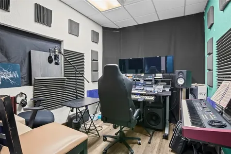 7901 Kingspointe Parkway Orlando FL 32819