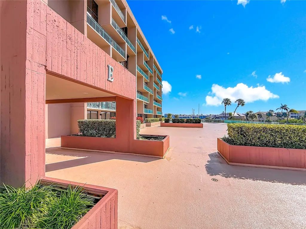 1 Key Capri Treasure Island FL 33706