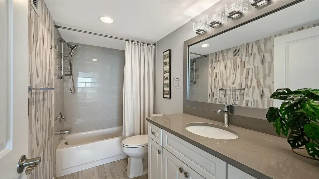 101 S Gulfstream Avenue Sarasota FL 34236