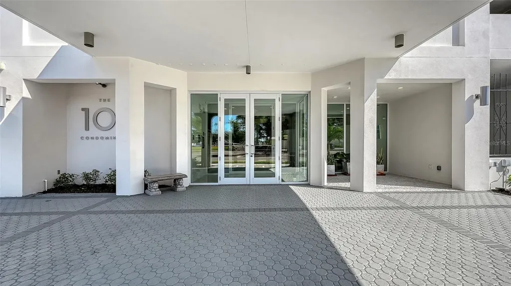 101 S Gulfstream Avenue Sarasota FL 34236