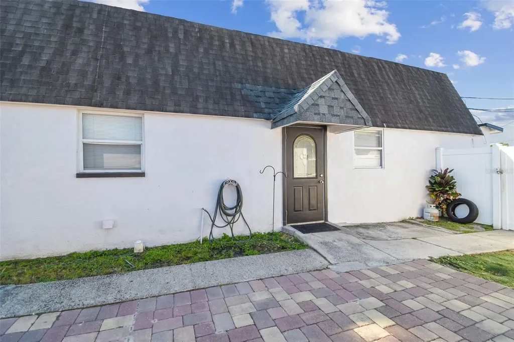 5825 N Thatcher Avenue Tampa FL 33614