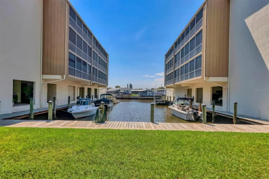 1714 69th Avenue W Bradenton FL 34207
