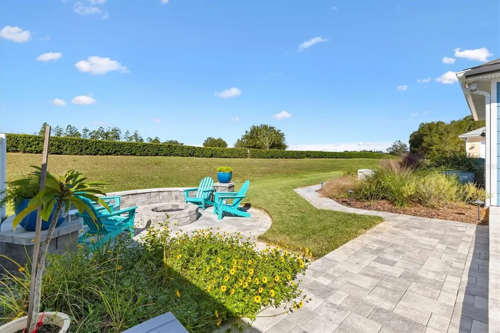 1052 Sugar Loaf Key Loop Lady Lake FL 32159