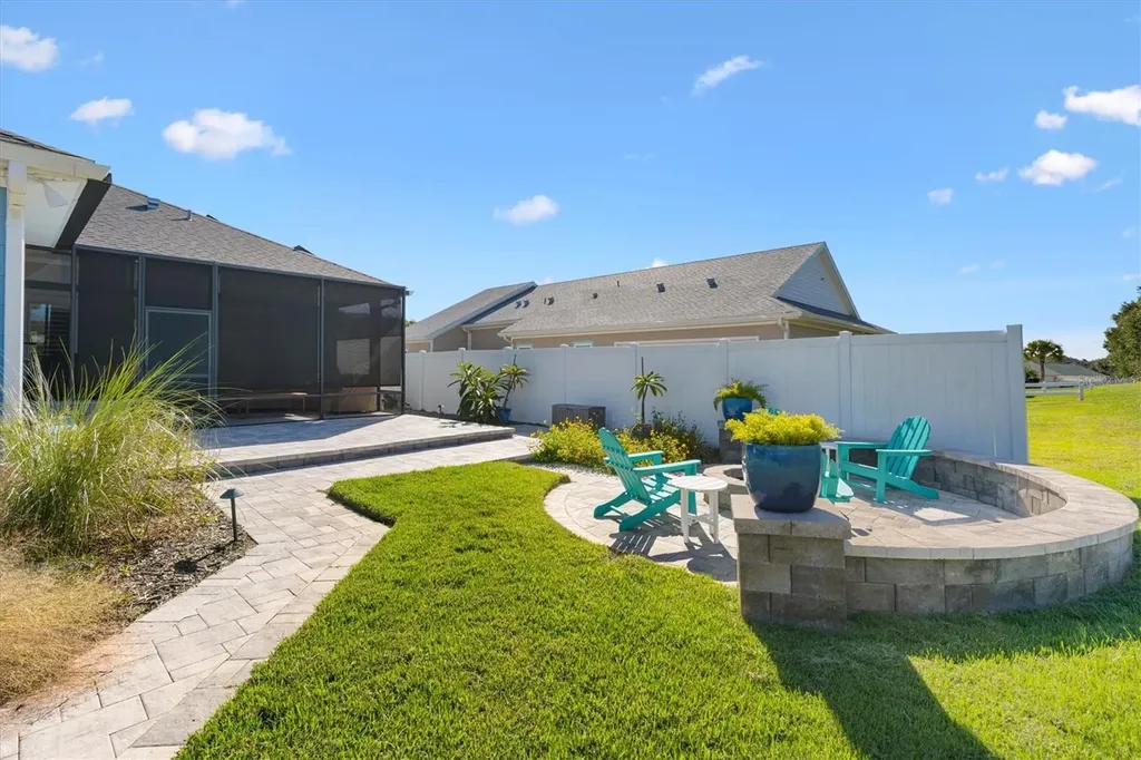 1052 Sugar Loaf Key Loop Lady Lake FL 32159