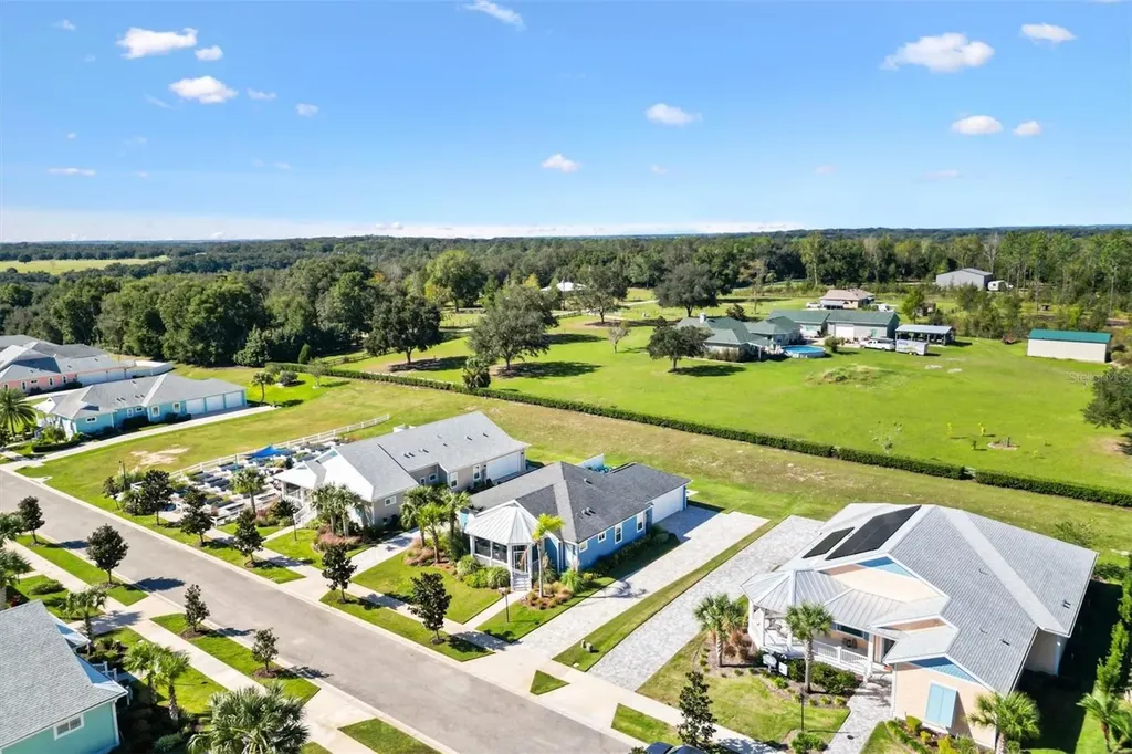 1052 Sugar Loaf Key Loop Lady Lake FL 32159