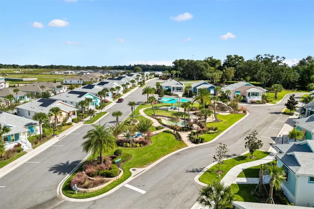 1052 Sugar Loaf Key Loop Lady Lake FL 32159