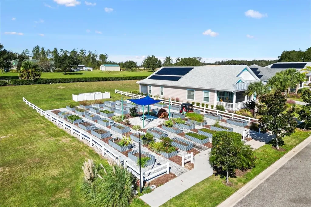 1052 Sugar Loaf Key Loop Lady Lake FL 32159