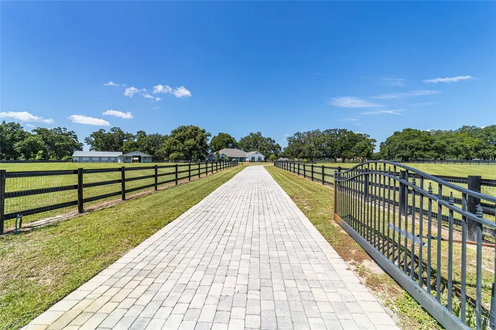 16050 NW 10th Circle Citra FL 32113