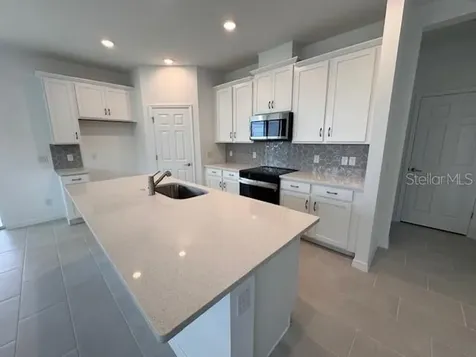 371 Ridgemark Avenue Groveland FL 34736