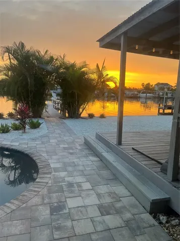 11405 6th Street E Treasure Island FL 33706