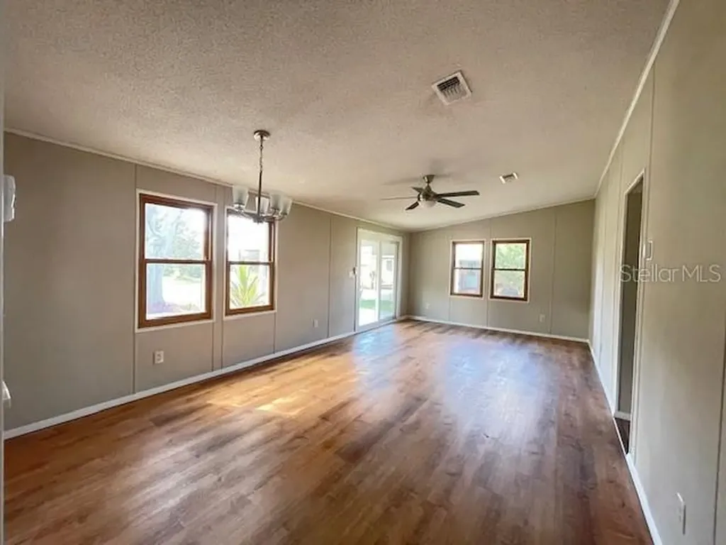 909 Orchid Street Lady Lake FL 32159