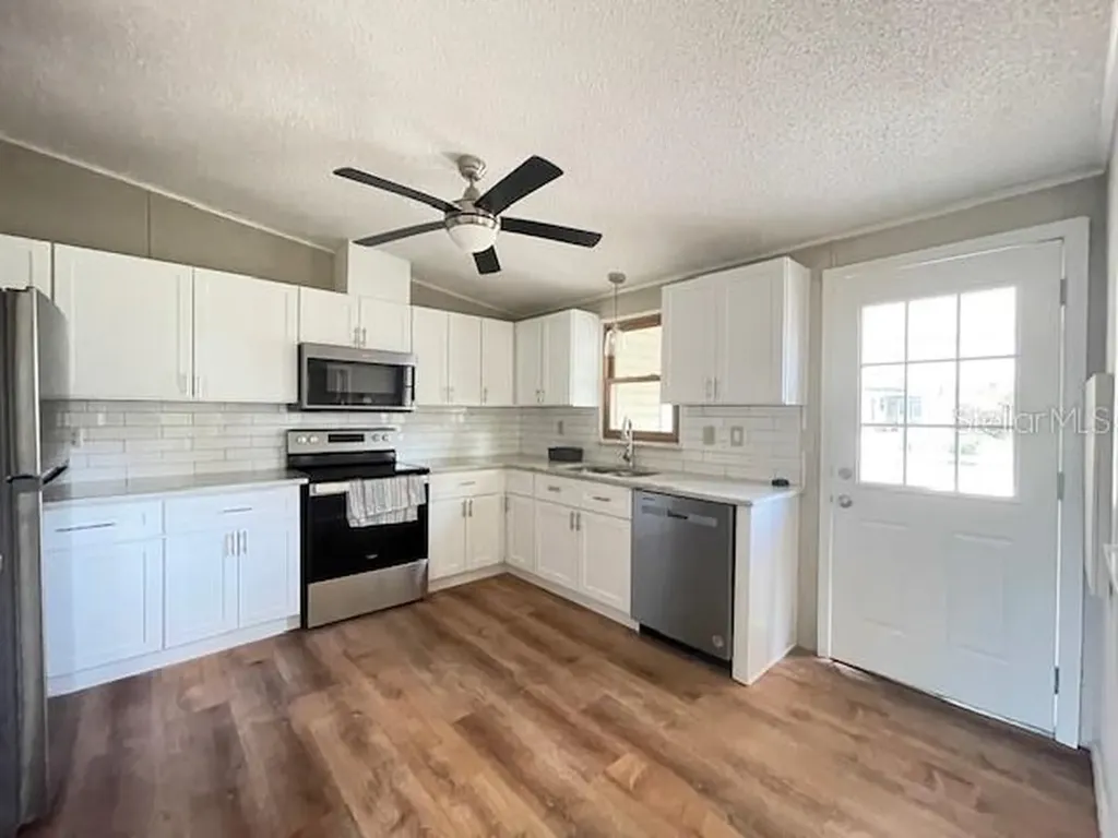 909 Orchid Street Lady Lake FL 32159