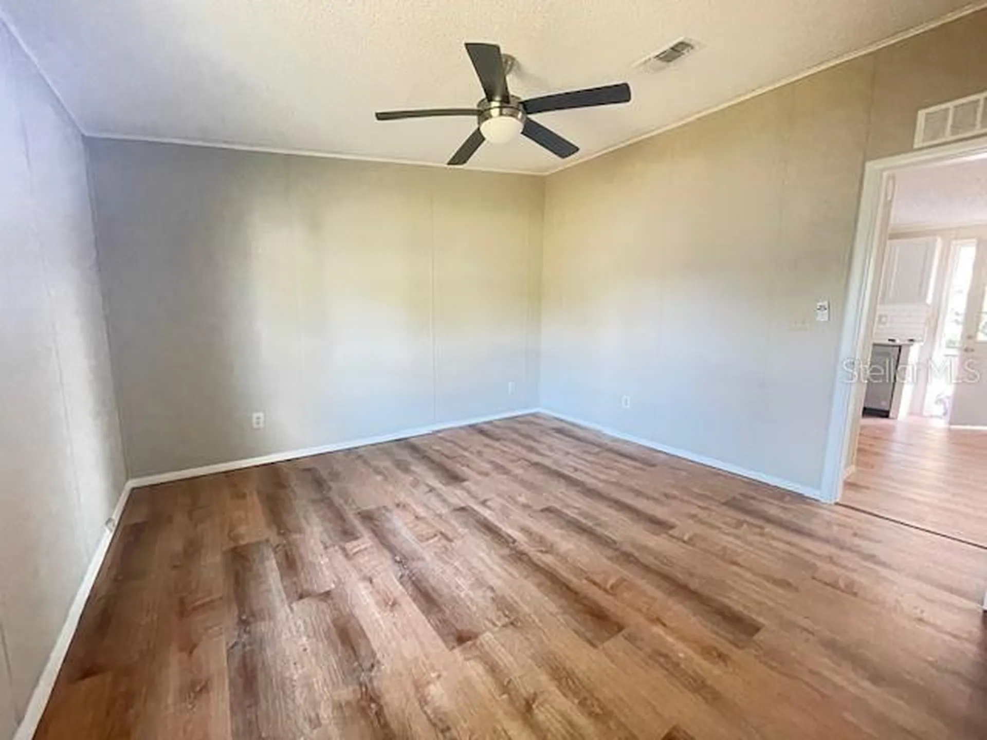 909 Orchid Street Lady Lake FL 32159