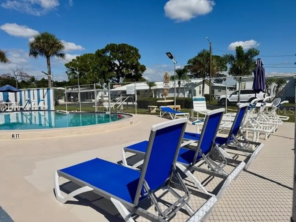 7803 46th Avenue N St Petersburg FL 33709