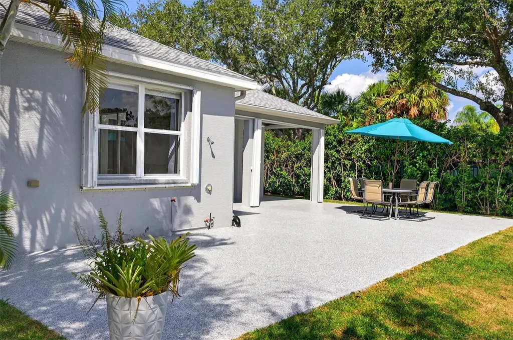 6617 Cheswick Street Sarasota FL 34243