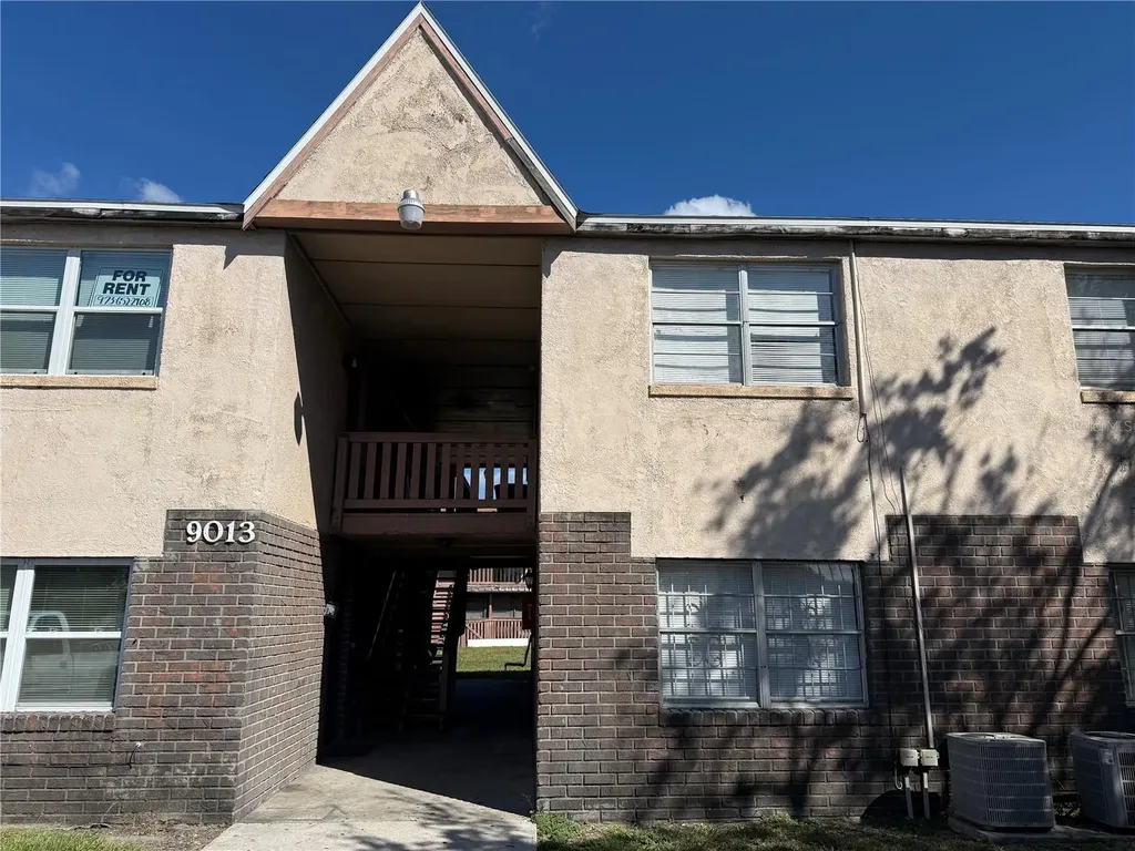 9013 Westchester Circle Tampa FL 33604