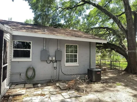 921 W Hiawatha Street Tampa FL 33604