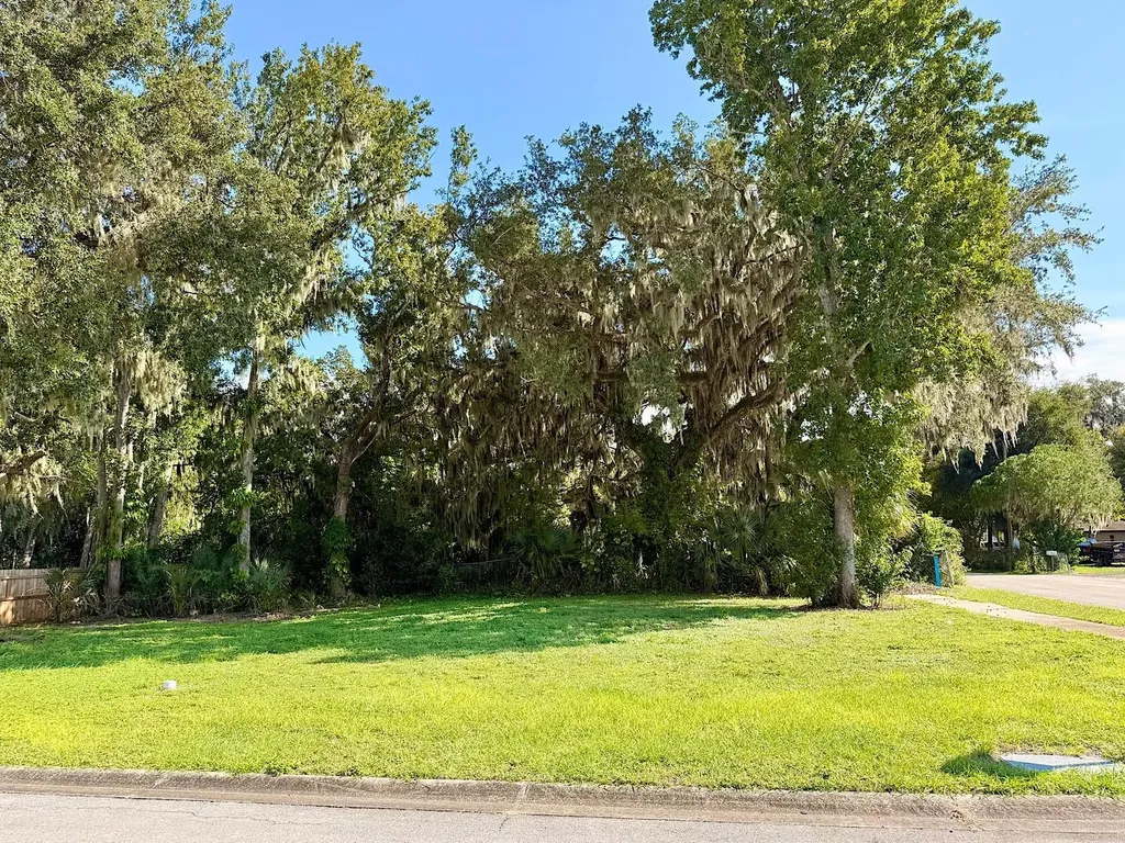 1099 Yaupon Street Daytona Beach FL 32117