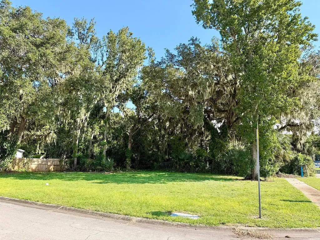 1099 Yaupon Street Daytona Beach FL 32117
