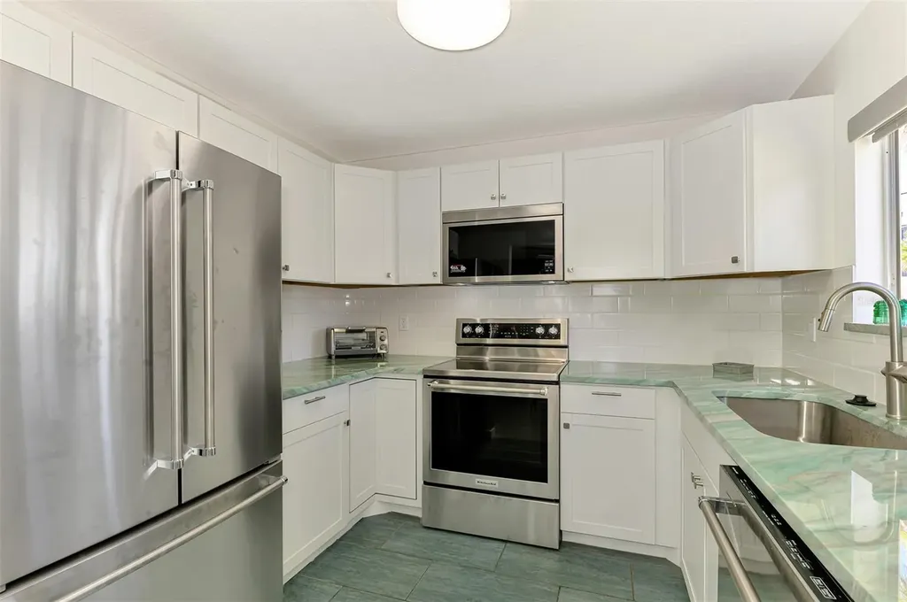 2985 N Beach Road Englewood FL 34223
