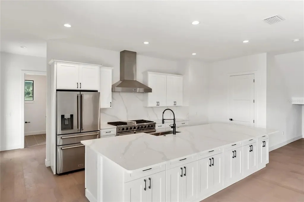 530 De Narvaez Drive Longboat Key FL 34228