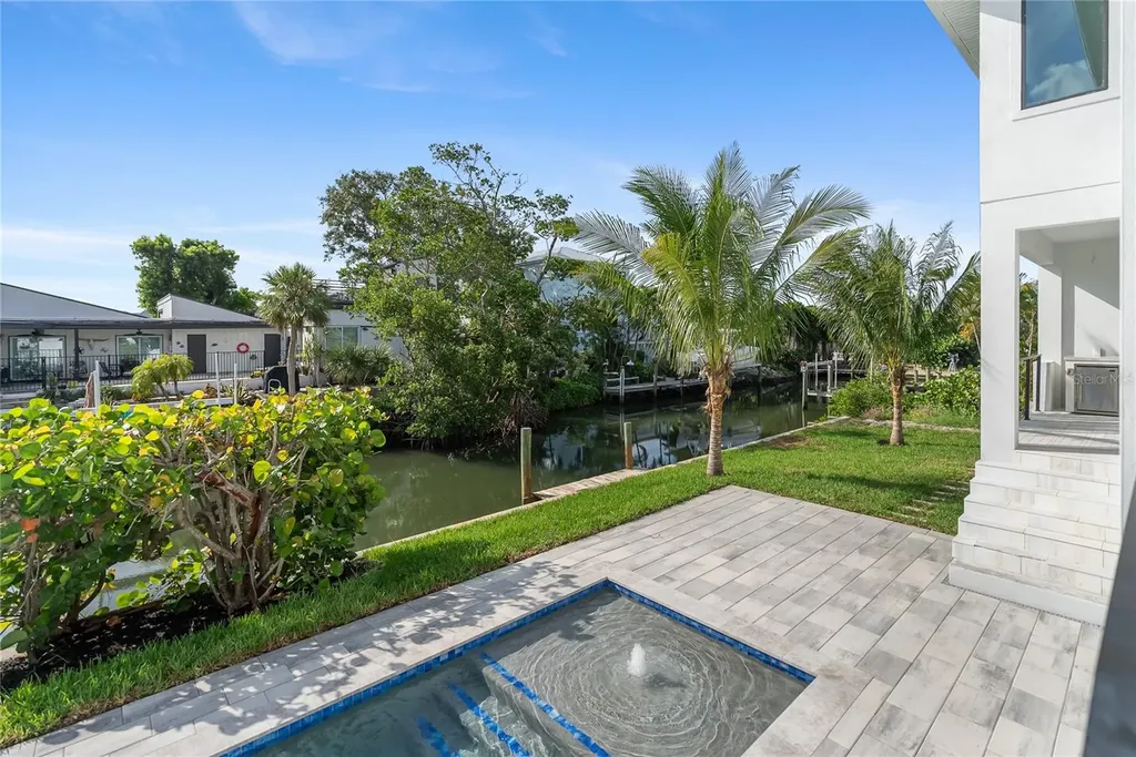 530 De Narvaez Drive Longboat Key FL 34228