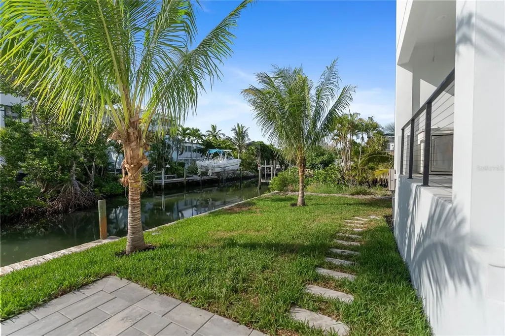 530 De Narvaez Drive Longboat Key FL 34228