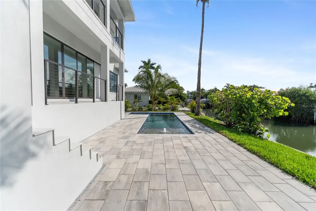 530 De Narvaez Drive Longboat Key FL 34228