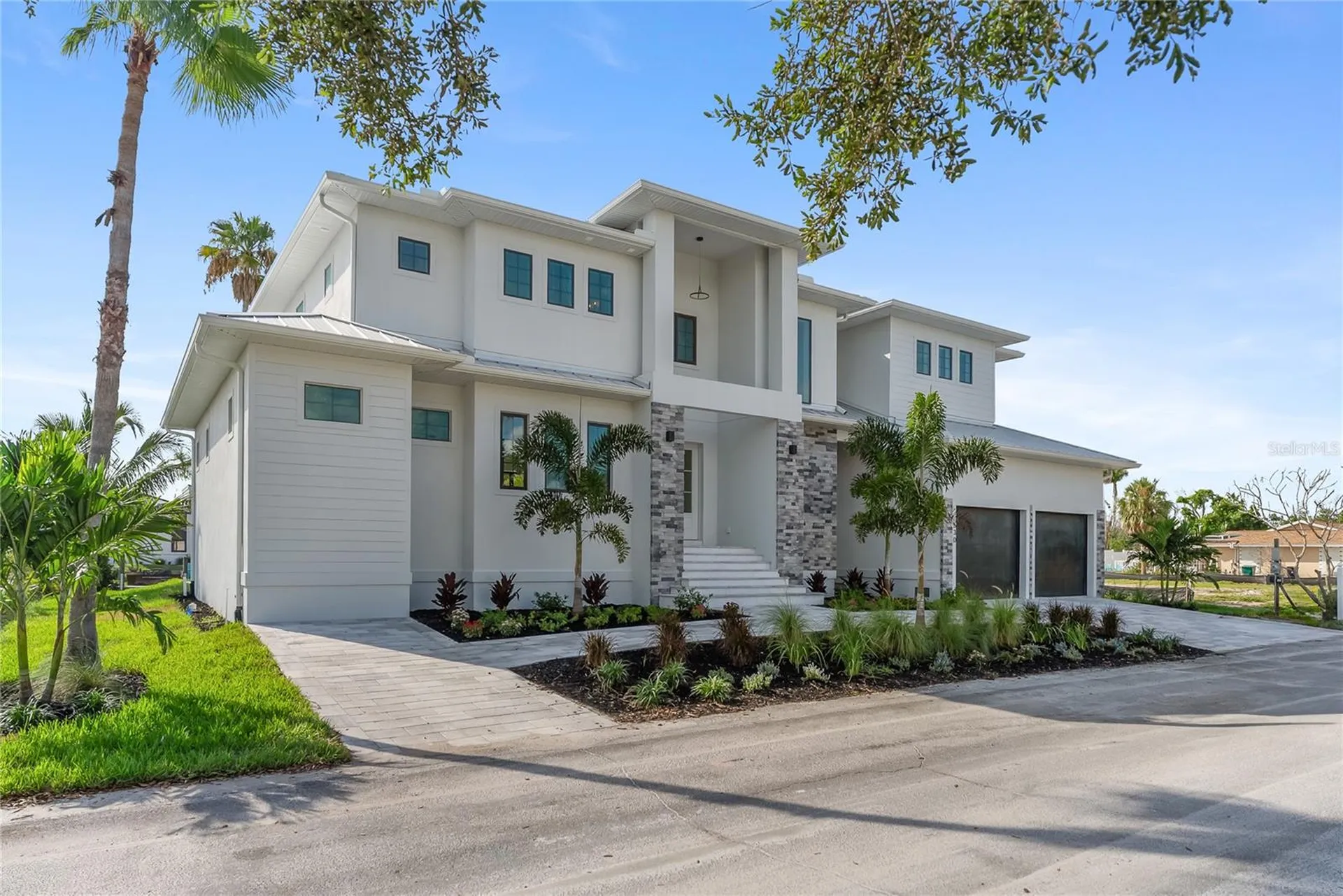 530 De Narvaez Drive Longboat Key FL 34228