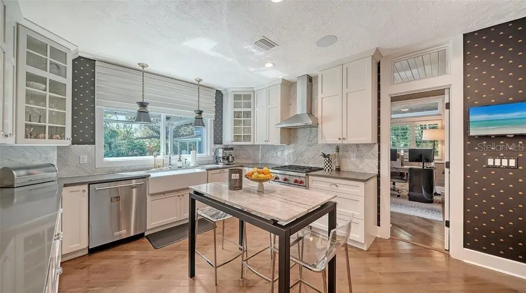 1774 Cherokee Drive Sarasota FL 34239