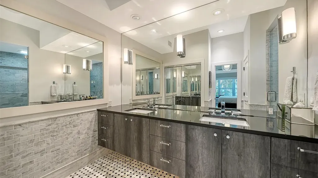 1774 Cherokee Drive Sarasota FL 34239